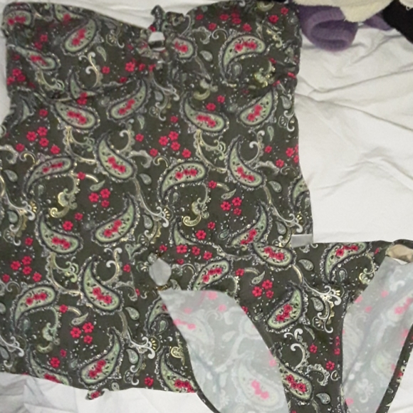 Motherhood Maternity 2 pieace swimsuit - Picture 5 of 5